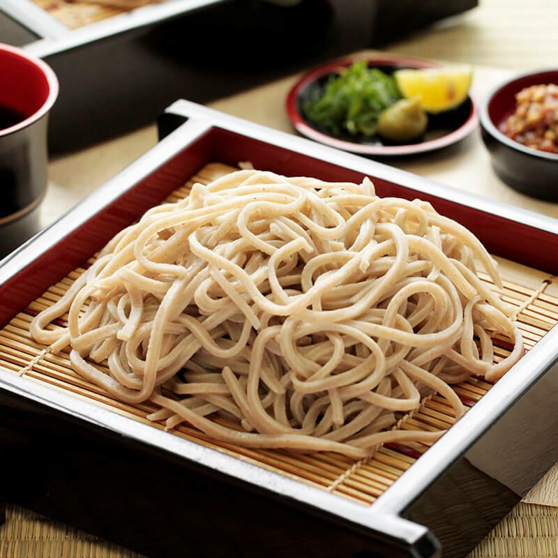 出羽の生そば 12月下旬お届け ( 山形県産 蕎麦 年越しそば でわかおり 手打ち 人気店の味をご自宅で こころづくし冬カタログ掲載 )のサムネイル