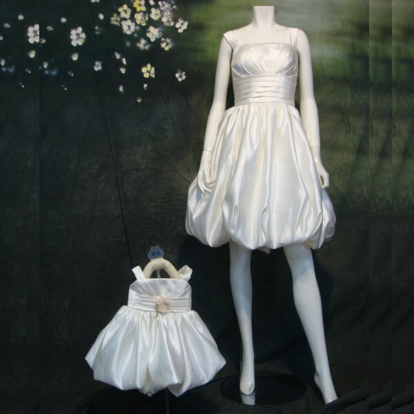 説明： 赤ちゃん用ドレスとママ用ドレスセットです。 ママ用ドレスはFREE(44.5〜77)サイズで製作させて頂きます。
