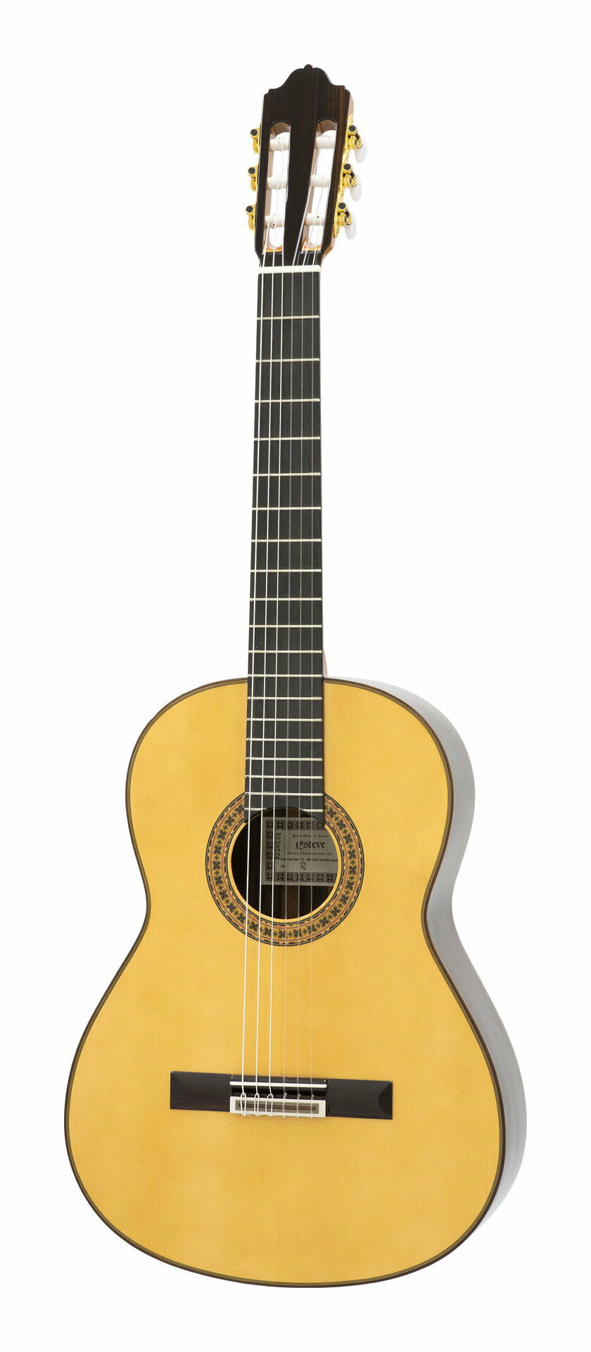 こちらの商品はお取り寄せとなります。3日～1週間ほどでお届け可能です。メーカー品切の際はお時間を頂きます。※画像は撮影用商品のため、お届けの際の商品とは異なります。※製作時期により、予告なくパーツ、細かな仕様に変更がある場合がございます。※裏板が2ピースの製品と3ピースの製品が混在しております。裏板の選択は出来ません旨、予めご了承ください。こちらの商品は一部の地域*を除き送料無料(送料込)です。*離島地域・北海道・沖縄へのお届けは別途、送料が必要になりますので、ご注文の前にご連絡下さい。送料をお知らせいたします。8 Sprネック裏側にエボニーを埋め込み補強されています。Made in SPAINTop:Solid SpruceBack＆Sides:Solid Indian RosewoodNeck:Mahogany(reinforced with Ebony)Fingerboard:EbonyScale:650 mmFinish:Polyurethanereinforced with Ebonyご注意木部分には木目、色味等の個体差があり、掲載の商品画像と異なる事がございます。また、ディスプレイの違いにより、実際の色と異なって見える場合がございます。掲載されている内容は品質向上のため予告なく変更する場合がございます※製作時期により、予告なくパーツ、細かな仕様に変更がある場合がございます。※裏板が2ピースの製品と3ピースの製品が混在しております。裏板の選択は出来ません旨、予めご了承ください。