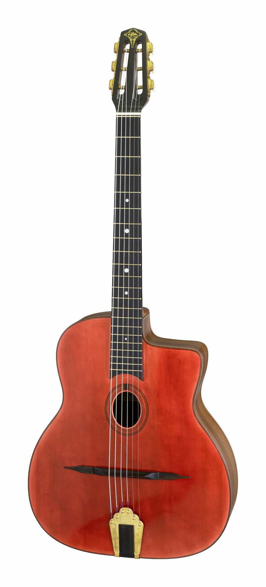 こちらの商品はお取り寄せとなります。3日～1週間ほどでお届け可能です。メーカー品切の際はお時間を頂きます。※画像は撮影用商品のため、お届けの際の商品とは異なります。アンティーク仕上げはトップにフレンチポリッシュを採用。トップ材の鳴りを最大限に引き出します。今なお高い人気を誇る偉大なギタリスト、ジャンゴ・ラインハルトにより広められたマカフェリスタイルギター。MM-100のブレーシングには通称”ジャンゴ・ブレーシング”と言われる通常より1本力木の少ないスタイルを採用しています。加えて、ボディトップがブリッジの後ろあたりから緩やかに曲げられている”トップベンド”仕様や、ブラス製のテイルピースを搭載し、マカフェリギターならではの独特なサウンドを再現します。弦にはジプシー・スウィング系ギタリストの多くが愛用する定番「サバレス・アルゼンチーヌ」(1510)を採用。心地良いアタック感を特長とする張りのある高域、力強く締まった低域を楽しむことができます。※アンティーク仕上げは独特の雰囲気を再現する為、手作業によるムラが有る塗装を施しており個体差がございます。こちらは仕様となりますので予めご了承下さい。※ペグ、テイルピースはブラス製(メッキ無し)のレリック風を採用しております。その為、独特な風合いが有り個体差がございます。こちらは仕様となりますので予めご了承下さい。Soundhole:Oval-holeTop:Solid SpruceBack＆Sides:RosewoodNeck:Mahogany,14F JointFingerboard:EbonyFrets:21FScale:670 mmNut(0F)width:45 mmBridge:Ebony with movable centerFinish:Antique(French polish)Top,Natural(Polyurethane,Matt)Back＆SidesStrings:SAVAREZ Argentine 1510ご注意木部分には木目、色味等の個体差があり、掲載の商品画像と異なる事がございます。また、ディスプレイの違いにより、実際の色と異なって見える場合がございます。掲載されている内容は品質向上のため予告なく変更する場合がございます。