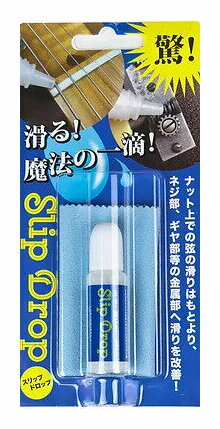 こちらの商品はお取り寄せとなります。3日〜1週間ほどでお届け可能です。メーカー品切の際はお時間を頂きます。【ゆうパケット発送】・お問い合わせ番号による郵便追跡サービスがご利用いただけます。※一部定形外郵便発送商品には追跡サービスはございません。・お届けは郵便受けへの投函で完了となります。・日付・時間帯指定はお受けできません。・お届けまで2〜5日ほどかかります(お届け地域により異なります)。・繁忙期やお届け地域によっては10日前後かかる場合がございます。・配達の遅延・紛失または破損した場合の補償はございません。・郵便受けに入らないサイズの商品は持ち戻りになる場合がございます。ミクロ単位の隙間に入り込み、 ナット上での弦の滑りはもとより、ネジ部、ギヤ部等の金属部への滑りを改善!本製品は金属部の摩擦を軽減させる水溶性潤滑剤です。ナット上での弦の滑りを向上させチューニングを安定させることはもとより、ペグギア、サドルネジ等の金属部の動きも良くさせます。ハサミ、ペンチなど工具などにも使用可能です。原料の分子を限りなく小さくし高浸透圧に調整されており、結合面のミクロ単位の隙間まで入り込んで潤滑皮膜を形成すると言う他に類を見ない使い易さです。使用後は直ちに弦調整可能で余分な液は簡単に拭き取る事ができベタつきもありません。常温使用であらゆる金属表面へ瞬時に高分子シリカ皮膜を形成し、より小さな分子は微細な凹凸表面に入り込み摩擦抵抗を減らす効果が期待できます。無溶剤ですので発火・引火の心配はありません。使用方法結合部に塗布しある程度動かす事で結合部の細部まで入り込みシリカによる塗膜を形成致します。限りなく浸透性が高いために結合部に数滴垂らすだけで浸透して行きます。その後結合部を動かす事でより効果が高まります。塗布後は摩耗部を動かしその後クロスなどで拭き取ってください。