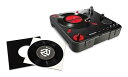 ★商品の説明★Portable Turntable with DJ Scratch SwitchPT01 Scratchは、新しいDJスタイルの到来を告げるコンパクトなスクラッチ・ターンテーブルです。レコードジャケットサイズのベルトドライブ・ターンテーブル「PT01USB」をベースに、Numark独自のスクラッチ・スイッチを搭載。インプットスルー端子を装備し、スピーカーも内蔵。ACアダプターでも乾電池でも動作しますので、携帯音楽プレーヤーやスマートフォンで再生されたビートに合わせて、自宅でも屋外でも、場所を問わず、7インチスクラッチ・プレイが可能です。黒を基調に赤をアクセントにしたデザインのPT01 Scratchは、Numarkが、すべてのターンテーブリストに捧げる最先端のポータブル・スクラッチ・ターンテーブルです。独自のスクラッチ・スイッチ12インチレコードジャケットサイズのポータブル・ターンテーブルに、Numark独自のスクラッチ・スイッチを搭載しました。スクラッチ・スイッチは、利き腕やスタイルによってプレイしやすい角度に簡単に調整可能。スクラッチ用のスリップマットも付属し、本格的なスクラッチ・プレイが可能です。インプットスルー端子、内蔵スピーカー搭載PT01 Scratchには、ステレオミニジャックのインプットスルー端子とスピーカーが搭載されていますので、スクラッチ音はもちろん、インプットスルー端子に接続したスマートフォンなどで再生したバックトラックも内蔵スピーカーから再生可能。また、付属のACアダプターだけでなく、乾電池(単一乾電池6本)でも動作し、コンパクトなボディにはキャリングハンドルを装備。別途スピーカーなどを用意しなくても、どこへでも持ち運べ、どこでも7インチスクラッチ・プレイが可能です。USB端子経由でコンピューターにデジタル録音さらに、PT01 ScratchはUSB端子を装備していますので、コンピューターやiOSデバイスに接続するだけで、付属のEZ Vinyl/Tape Converterソフトウエアを使って簡単にレコードの音声をデジタル・ファイルに変換できます。EZ Vinyl/Tape Converterソフトウエアには自動的にトラック毎にファイルを分割する機能が搭載され、変換後にCDに焼いたり携帯音楽プレーヤーに取り込むことが可能です。iOS用のアプリはApp Storeから無料でダウンロードできます。PT01 Scratch SCRATCH RECORD SETポータブル・スクラッチ・ターンテーブル「PT01 Scratch」とNumarkオリジナルの7インチ・バトルブレイクス「NumarkBreaks Vol.1」をセットにした「PT01 Scratch SCRATCH RECORD SET」をご用意しました。セットの「NumarkBreaks Vol.1」は、A面にスクラッチネタが8トラック、B面にスクラッチ用のビートが3トラックとシンセベースが1トラック入ったスクラッチ用7インチレコードです。各トラックは、MPCプレーヤー＆トラックメイカーのKO-neyがこのために制作した渾身のサウンド。スクラッチネタのトラックは一周したら同じ音の頭に戻るスキップレス仕様となっており、小さな針飛びをしても安心な作りのバトルブレイクスです!「PT01 Scratch SCRATCH RECORD SET」は、独自のスクラッチスイッチを搭載し乾電池でも動作可能なポータブル・スクラッチ・ターンテーブル「PT01 Scratch」に、スクラッチネタ満載のこの「NumarkBreaks Vol.1」が同梱されていますので、箱を開けたらすぐにその場で7インチスクラッチが楽しめます。PT01 Scratchの主な特長・手軽にポータブルスクラッチが可能な、スクラッチ・スライドスイッチ搭載(利き腕やスタイルに合わせて調整可能、ユーザーにて交換可)・持ち運びに便利な保護カバーとハンドル付・ACアダプター(付属)及び乾電池(単一電池6本使用・別売)駆動の両方に対応・モニタースピーカーを内蔵、どこでも場所を問わずにレコード再生＆スクラッチが可能・カートリッジ付属・交換可能なスリップマット付属・コンピューターやiOSデバイスにアナログレコードの音声をデジタル化可能なUSB端子装備・33、45、78回転に対応するベルトドライブ・モーター・高域と低域のレベルを調整するトーンコントロール機能・±10%のピッチコントロール機能・RCAライン出力端子、ヘッドホン出力端子・携帯音楽プレーヤーなどを接続可能なインプットスルー端子(ステレオミニジャック)仕様(仕様は断りなく変更になる場合がございます。予めご了承ください。)端子:RCAステレオ出力端子、1/4”ヘッドホン端子、1/8”ヘッドホン端子、1/8”外部入力(インプットスルー)端子、USB端子回転スピード:33 1/3、45、78回転(EPアダプター付属)コントロール:ピッチコントロール(±10%)ノブ、トーンコントロール・ノブ、外部入力ゲイン・ノブ、ボリューム・ノブ、回転数スイッチ、スクラッチ・スイッチ、電源スイッチ電源:ACアダプター(付属:12V DC、500mA、センタープラス)、単一乾電池6本(別売・約4時間駆動可能)サイズ:約302 x 302 x 102mm(W x D x H)重量:約2.15kg