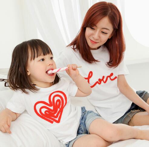 全品2点送料無料　親子ペアTシャツ　ママ　パパ　子供　短袖 親子お揃い　メンズTシャツ レディース　姉妹 トップス おそろい親子服 兄弟 姉妹 ビーチ ペアルック　誕生日プレゼント　子供　キッズ　旅行 セットアップ 日常服 可愛い トップス