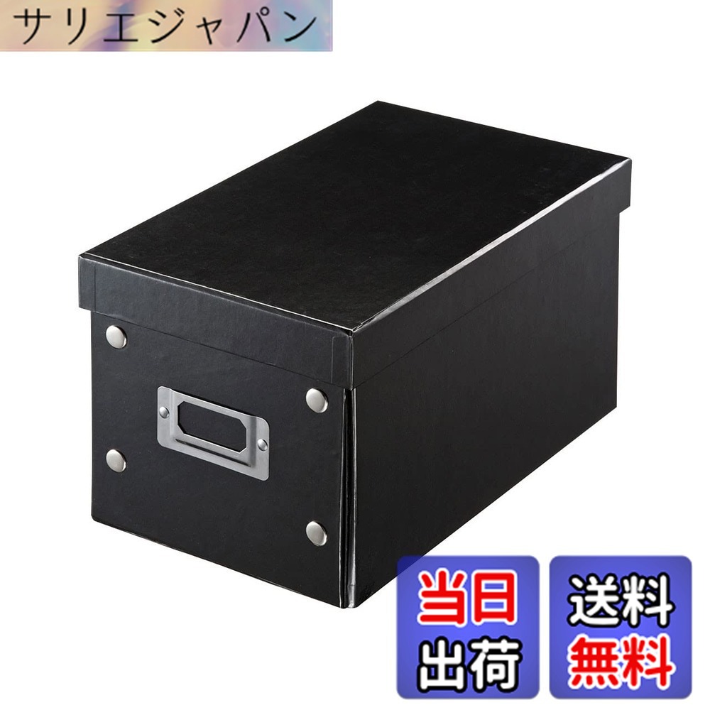 商品情報 商品の説明 ●スナップボタンを留めるだけのかんたん組み立てBOXです。 ●メディアだけでなくパソコン周りのアクセサリなどなんでも収納できます。 ●耐久性に優れた硬質ペーパーを使用しています。 ●収納物がひと目でわかるネームホルダー付きです。 ■カラー:ブラック ■収容量:CD 25枚(プラケース厚さ10mm) DVD 10枚(トールケース厚さ14mm) BD 10枚(ブルーレイケース厚さ12.5mm) ■サイズ:W165xD275xH150mm ■重量:352g ■材質:硬質ペーパー 主な仕様 スナップボタンを留めるだけのかんたん組み立てBOXです。メディアだけでなくパソコン周りのアクセサリなどなんでも収納できます。耐久性に優れた硬質ペーパーを使用しています。収納物がひと目でわかるネームホルダー付きです。 # 【送料無料】サンワサプライ(Sanwa Supply) CDケース収納BOX 組み立て式 W165mm ブラック FCD-MT3BKN CDやDVDなどのメディアを収納する際、どのように整理していますか？収納場所に困ったり、散らかってしまったりすることは多いものです。そんな悩みを解消するのが、サンワサプライのCDケース収納BOXです。この製品は、簡単な組み立てで使用でき、パソコン周りのアクセサリなども一緒に収納することが可能です。使い勝手の良さに加え、耐久性に優れた硬質ペーパー製で、収納するものがひと目でわかるネームホルダーも付いています。引き出しや棚の中もすっきり整理できるので、日常生活のクオリティも向上します。ぜひこの機会に、サンワサプライのCDケース収納BOXを手に入れて、快適な収納生活を実現してください。 ## スペックと特長 この収納BOXの主なスペックは、サイズがW165mm、D275mm、H150mmとなっており、CDやDVD、ブルーレイなどさまざまなメディアを収納できます。具体的な収納能力は、CDが最大25枚、DVDが10枚、そしてブルーレイも10枚まで収納可能です。特に、CDはプラケースの厚さが約10mm、DVDは約14mm、ブルーレイは約12.5mmまで対応しています。 組み立て方はとても簡単で、スナップボタンを留めるだけで完成します。不器用な方でも手軽に組み立てられ、面倒な手間を省くことができます。また、ネームホルダーが付いているため、収納物が一目で分かり、必要なメディアをすぐに取り出すことができます。この機能は特に、忙しい日常の中での効率的な作業を支援します。 さらに、耐久性に優れた硬質ペーパーを使用しているため、長期間の使用にも耐えることが可能です。デザインもシンプルでスタイリッシュなブラックカラーなので、どんなインテリアにもマッチします。冷静に考えると、組み立て式でこのような高機能な収納ボックスを手に入れる機会はなかなかありません。 ## 使い方と活用法 サンワサプライのCDケース収納BOXは、ただのCDやDVDの収納にとどまらず、多目的に使用できるのが大きな魅力です。例えば、オフィスでの書類やステーショナリー、また家庭での子供のおもちゃや絵本なども収納できます。ひとつの箱で様々なアイテムを整理することができるので、部屋をすっきりと保つことができます。 また、将来的に使用しないメディアをまとめて保管する際にも非常に便利です。例えば、特に大切にしているDVDコレクションや、思い出のCDなどは、こちらの収納BOXにまとめることで、損傷を防ぎながら保管できます。さらに、家族や友人に貸す際も、事前に中身の確認ができるため、非常に助かります。 使い方も多彩で、リビングの本棚やクローゼットの中に置くだけでなく、車のトランクや旅行の際にも活用できるのが特徴です。収納ボックスは持ち運びも楽なので、ちょっとした旅行やキャンプなどにも便利です。この製品の利便性は、ただの収納を超えた生活のきめ細かい整理整頓へと導いてくれます。 ## 購入時の注意点 サンワサプライのCDケース収納BOXを購入する際の注意点として、サイズを確認することをおすすめします。収納できるCDやDVDのサイズ、厚みに対応したメディアを確認しつつ、実際の使用場面を想像してください。この製品は、容量を考慮して設計されているため、無駄なスペースを取らずにすむように工夫されています。 また、組み立て式であるため、初めてのお客様は組み立て方の説明書に目を通すことも重要です。分かりやすい説明書が付属されていますが、不安な方は行程をしっかり確認しながら作業してください。 さらに、素材が硬質ペーパーであるため、水濡れや湿気には気を付ける必要があります。保管場所を選ぶ際には、風通しのよい、湿気の少ない環境を選ぶと良いでしょう。使用後は湿気が気になる場所には置かず、常に状態を確認することが推奨されています。 最後に、外観を大事にする方は、直射日光の当たる場所に置かないことも大切です。これにより、色あせや劣化を防ぐことができます。これらの注意点をしっかり確認し、最高の収納ライフを実現しましょう。 ## お客様の声と評価 サンワサプライのCDケース収納BOXは、多くのユーザーから高評価を得ています。特に「簡単に組み立てられて、使いやすい」という声が多く、迷うことなく手に取れる魅力があります。また、ネームホルダーの実用性についても称賛されており、「一目で中身がわかるので、どこに何があるかを探す手間が省けた」との意見が多数寄せられています。 さらに「耐久性が高く、長期間使えて満足」というレビューも多く、硬質ペーパーを使用している点が評価されています。一部のユーザーは、オフィスでの書類整理や、家族のメディア管理に役立てており、汎用性の高さが冗長な収納の必要性をカバーしているようです。 使い方や収納の工夫についても、多くの実体験からその便利さが分かります。例えば、異なるメディアを分けて収納することで、混乱がない状態を保てるといった声も上がっています。また、安定した値段も、コストパフォーマンスを重視するお客様に好評で、「これだけの機能を持ちながら、この価格は嬉しい」というコメントが寄せられています。 これらの評価を元に、この商品が生活をより豊かにするためのツールとなることを理解していただけることでしょう。 ## まとめ - サンワサプライのCDケース収納BOXは簡単組み立て式。 - 様々なメディアが収納できる、使い勝手の良さ。 - 多目的に利用できるため、部屋をすっきり整理。 - ネームホルダー付きで、収納物がひと目でわかる。 - 耐久性に優れた硬質ペーパー製。 - 購入時はサイズや保管場所にご注意ください。 - 実際のユーザー声も高評価。 ぜひ、サンワサプライのCDケース収納BOXを使って、整理整頓された快適生活を実現してください。