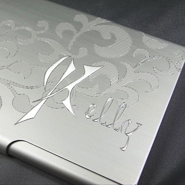 名刺入れ 名入れ 名入れ アルミ 名刺入れ アラベスク シルバー|メンズ レディース カードケース 誕生日プレゼント 記念日 就職祝い ギフト 贈り物 雑貨 プチギフト 誕生日 プレゼント 退職祝い 卒業祝い 入学祝い バレンタイン格安通販　バレンタイン　人気　ランキング