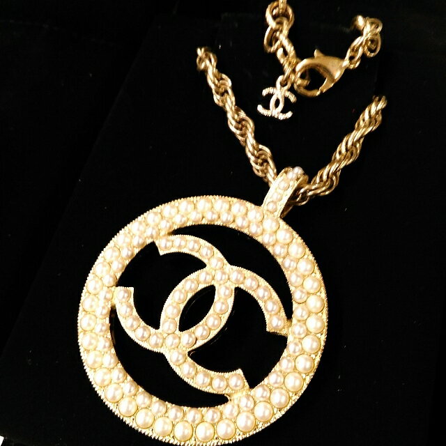 パリより入荷!! メッチャ可愛い!! CHANEL シャネル ホワイトパール×ゴールド ココマーク　ネックレス【新品】【当店スタッフがパリ本店より買い付け丁寧に日本へ!!】