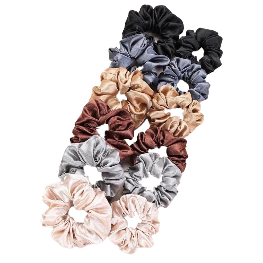 【優れた生地】：ヘアリング直径8cm， シルク生地から作られた光沢のある美しい輝きを放ンシュシュ。落ち着いたカラーで女性らしさを演出し、柔らかで手触りも良，いので優しく髪を包んでくれます。【こんなシーンにオススメ】オフィスでの仕事、普段使い、発表会、結婚式、パーティーシーンのヘアアレンジを華やかにしてくれます。卒業式、入学式や入園式、卒園式などのフォーマルコーデにもおすすめです。を際立たせますお出かけ時だけではなく、オフィスで、ジムで、食事中や家事、勉強をするときにと髪をまとめたいシーンはたくさんありますよね。【商品仕様】例えば・アソートA (イエロー、シルバー、ブラック )×3個・アソートB (グレー、パープル、ブルー、ヒョウ柄ブラック、ブラック、シルバー)×12個)・アソートC (白、青、湖青、ネイビー、ライトグレー、ライトパープル ×6個)など様々な色の組み合わせ。パーソナルカラー毎に選べるシルクシュシュのセットをご用意。肌や髪に最適色を簡単に見つけることが出来ます。【ファッションにもなる】ただのヘアアクセサリーに留まらず、シンプルでエレガントなデザインはブレスレットとしても活躍します。エレガントでトレンディな印象を与えるアクセサリーとしておすすめアイテムです、上品なギフトボックスが付属されているので、彼女へのプレゼントや母の日等のギフトとしてもご利用頂けます。毎日の装いをよりエレガントで魅力的にします。 彼らは女の子と女性への素晴らしい贈り物であり、愛とファッションを表現しています！お気に入りの色を見つけて、その日の気分や個性に合わせてヘアセットを楽しんでください。自分色で彩られたシルクシュシュが、に見えるあなたの魅力。【絡まない・痛くない】柔らかく快適で、伸縮性があり、髪をしっかりと保持し、髪を傷つけず、着用しやすいです。シルクヘアゴムのシルクの滑らかな表面は、髪が引っかかる可能性を減らします。耐久性も高結び跡がつきにくく、髪や頭皮を傷めにくいです。繊細で滑らかな質感が特徴で、髪に巻いても毛髪との摩擦を最小限に抑え、毛先のダメージを防ぎながら、微妙な光沢で日常の髪型に上品な余韻を添えます。 季節感問わず使えてまた、適切な弾力で髪を引っ張らず、髪のダメージを抑えます。さらに、異なる髪型ごとに異なる雰囲気を演出します。日常使いやスポーツ時にも便利で、手軽に髪をまとめることができます。 光沢がありますので、さりげなくエレガントさもアップします。飾りがなにもないシンプルなデザインだから、日常使いはもちろんオフィスでも使いやすい，艶感が綺麗なシュシュ一つ結びにするだけの簡単アレンジ， 私たちはすべての顧客を大切にし、バイヤーに快適なショッピング体験を提供したいと考えています。独立して美しいギフトボックスに包装されていますパッケージの破損を心配する必要がありません。このギフトは贈り物として最適だ。まず包装が美しく、手触りも柔らかく、受け取った瞬間から喜びを感じさせる。デザインは上品で派手すぎず、年齢やを問わず受け入れやすい。実用性にも優れ、日常で使えるため、箱にしまい込まれることが少ない。さらに細部に気配りがあり、「選んでくれた」という思いがしっかり伝わる。誕生日やお礼、記念日など、どんな場面でもふさわしく、相手に「大切に思っている」という気持ちを自然に届けてくれる。失敗しない選択だと確信できる。ーナーがこれまで培ってきた知識や経験、感性を活かし、女性がより可愛く、美しく見えるようなアクセサリー・ヘアアクセサリーを自信をも私たちってご紹介。毎シーズンのトレンドものから、流行に左右されない定番ものまで種類豊富にご用意しておりますので、お気に入りがきっと見つかるはず！日常のお出かけのヘアファッションアクセサリーはぜひお見逃しなく，家で使う時は。歯磨き、洗顔、スポー，手当たり次第に刺す。小さなディテールで人の目を惹きつける。個人的な魅力を増やし、外出先で完璧なイメージを作ると同時に、個人的なイメージに光を添える。商品に関するご不明点や、不具合サイズの不適合など何か問題が生じた場合は、，あるいはあなたはこの製品が好きではありません。コメントを発表する前に連絡してください我々はあなたの満足なサービスを必ずお愿いします。ご支持とご購入ありがとうございます，この製品があなたの生活に彩りを与えてくれることを願っています。 【VEVE&MIKI】 ブランドは信頼に値する。存在感バツグン！高級感たっぷり！あなたの魅力を現す！