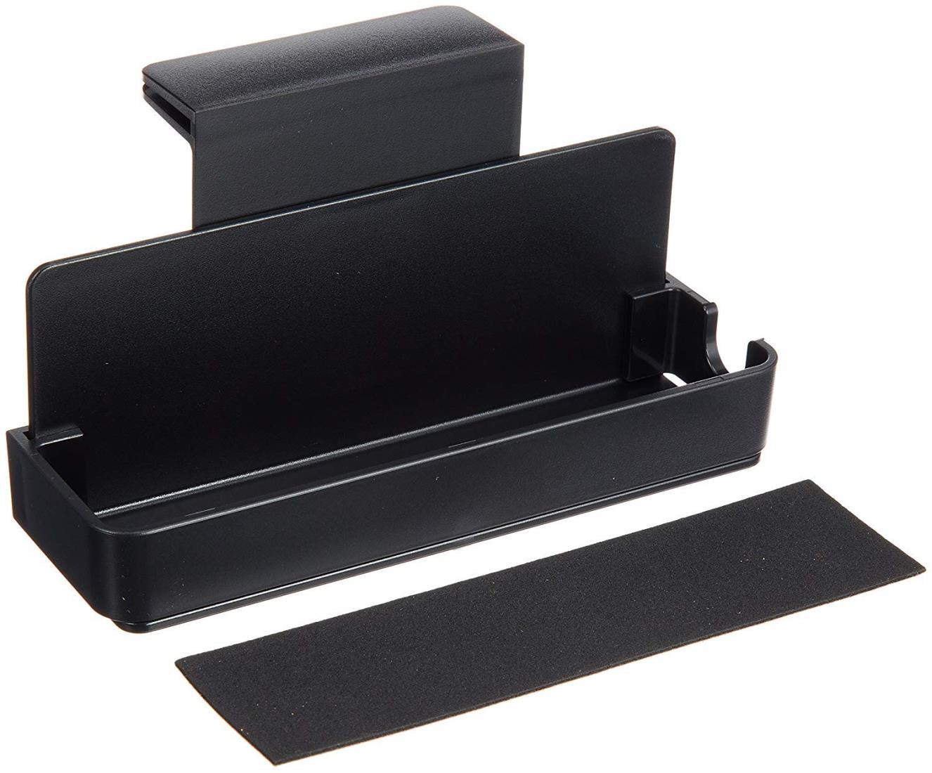 譜めくりの際にチューナー等が邪魔にならないよう、ラック位置がパネル取付位置から80mm下になっています。枠(サイドカバー)」右端にはU字溝があり電子メトロノームのイヤホンや、チューナー用マイクのプラグを付けて使用する際も水平に見やすく置くことができます。取り外しができる「枠(サイドカバー)」付き。枠内の掃除もしやすく清潔に保つことができます。本体サイズ 14×4×6cm、重量67gプラスティック製。滑り止めシール入り。折りたたみ式譜面台のパネル部に取り付けができ、チューナーや電子メトロノーム、筆記用具が置けます。