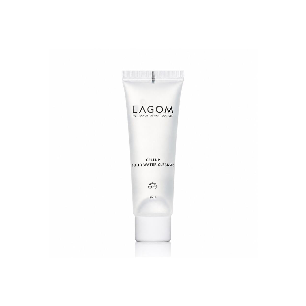 LAGOM Cellup Gel to Water Cleanser 30ml 肌に乗せるとぷるんとしたジェルから水のようなテクスチャーへと変化し夜の間に分泌された不要な皮脂や汚れを優しくオフ独自成分アクアリシアが角質層の水分保持力を高め朝の肌をすっきりみずみずしく整える朝用朝洗顔クレンザー