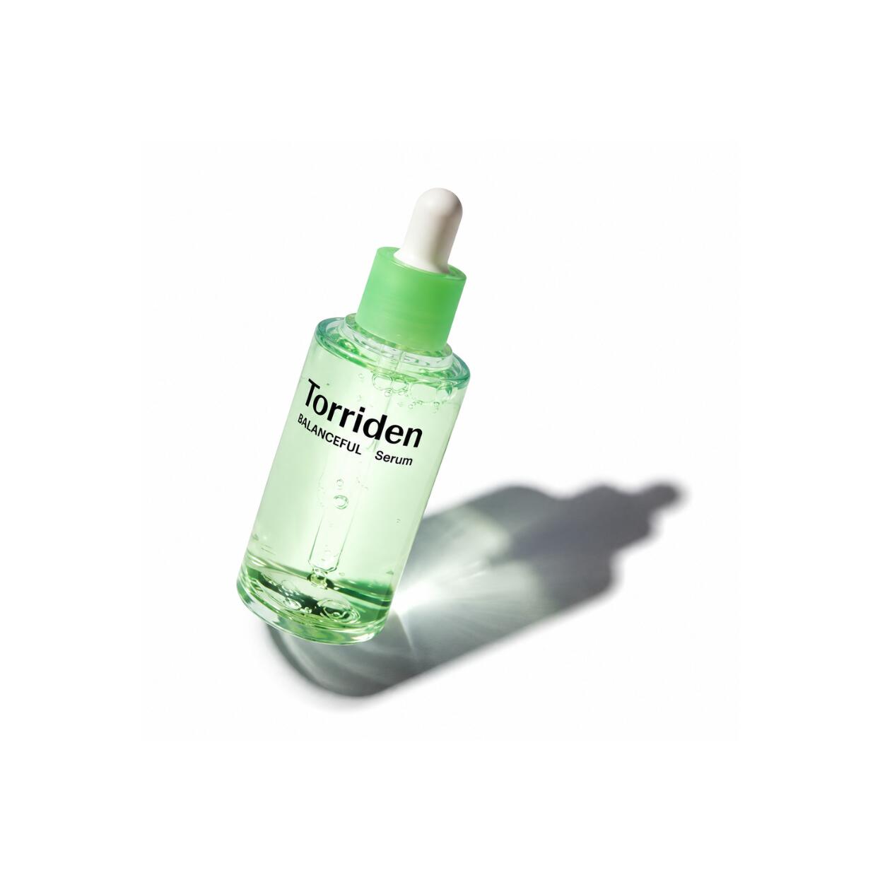 Torriden Balanceful Cica Serum 50ml 5重CICAコンプレックス配合ゆらぎ肌集中ケアセラム 微細なCICA成分とマイルドな角質ケア成分が毛穴詰まりや過剰皮脂 肌荒れをすばやく鎮静し脂性敏感肌にも負担なく水分バリアを補強キメの整った健やか肌へ