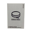 商品詳細ITEM INFORMATION 商品名 【ファッションキャンディ　CHOCO　BEE　チョコべぇ】沖縄の塩せんべいに黒糖ミルクチョコを 沁み込ませました♪ 商品について 沖縄で昔から愛されてきた『塩せんべい』に『黒糖ミルクチョコ』がなかまで沁みこんだ。 チョコの『甘さ』と塩せんべいの『塩味』『しっとり』と『サクサク』食感がクセになる。 原材料名 準チョコレート（植物油脂、黒糖パウダー、全粉乳、砂糖、ココアバター、その他）（国内製造）、 塩せんべい（小麦粉、コーンスターチ、その他）/乳化剤、香料、（一部に小麦・乳成分・大豆を含む) 内容量 5枚 製造日からの 賞味期限 製造日より120日 メーカー／ 産地　など (株)ファッションキャンディ お届け・送料について 送料は1,210円〜です。 送料・お支払い方法についてはコチラをご参考ください。 1個の重さ：216g （1ケース：12個入） ※バラでお届けの場合もあります。 送料1,210円：22個まで ------------ 送料1,760円：要お問い合わせ ------------ 送料2,475円：要お問い合わせ ※2個口になる場合があります