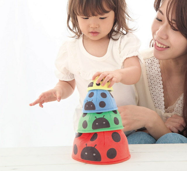 対象月齢:0.5歳〜想像力を働かせ遊ぶ知育玩具 おもちゃ・身体的感覚トレーニング 出産祝いつみつみマトリョーシカ てんとうむし S11043