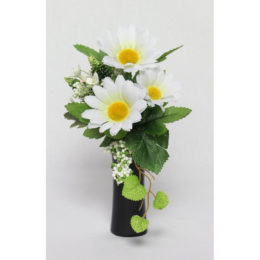 ★一般的な仏花で良く使われる色目でお作りました。 お部屋を飾るアレンジ 仏花として安心してご利用いただけます。 仏壇の花の手入れが難しく、 これまで「お仏壇やお墓に造花なんて」と 思われていた方々にも、 枯れないので長持ちし、綺麗なままでお仏壇や お墓を一層引き立てます。 ※こちらは花器はついていないので、 お手持ちの花器をご使用ください。 ※1点1点手作りの為、細かいところは写真と 違う部分もあります。ご理解の上ご注文下さい。 ※メーカー都合により、 花・デザイン等が予告なく変更になる場合があります。ご了承下さい。 ●サイズ： ・水上　約12cm（水下約8cm） ●生産国：日本 ＜ 香典返し 満中陰志 偲び草 法要 法事 粗供養 一周忌 三回忌 七回忌 お供 お仏壇 お墓 お彼岸 ＞ ※ギフト商品ではない為、のし・包装はできません。 ※メーカー取寄せ商品につき、ご入金・決済確認後、2〜10日営業日後(土日祝を除く)のお届け予定です。お急ぎの場合は、お電話ください。 ※北海道・沖縄・島等の特別地域など、送料が追加となる場合は、ご連絡いたします。 ※記念日・祝日の配達日時指定は、配達業者の配達集中によりずれ込む場合がある為、お受けできません。ご了承願います。 ※サイズ等は概算です。冠婚葬祭用品 こちらからもご覧いただけます