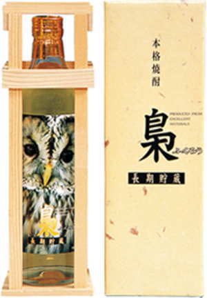 【木枠入り箱入り】究極の幸福が訪れる焼酎！不苦労（苦労しない）・福来郎（福が来る）・福老（幸せに年をとる）木枠の中からのぞく梟が、あなたを守り知性を与え、運勢を招くかも！福岡県【研醸(けんじょう）】長期熟成麦焼酎　梟(ふくろう) 25度　 720ml