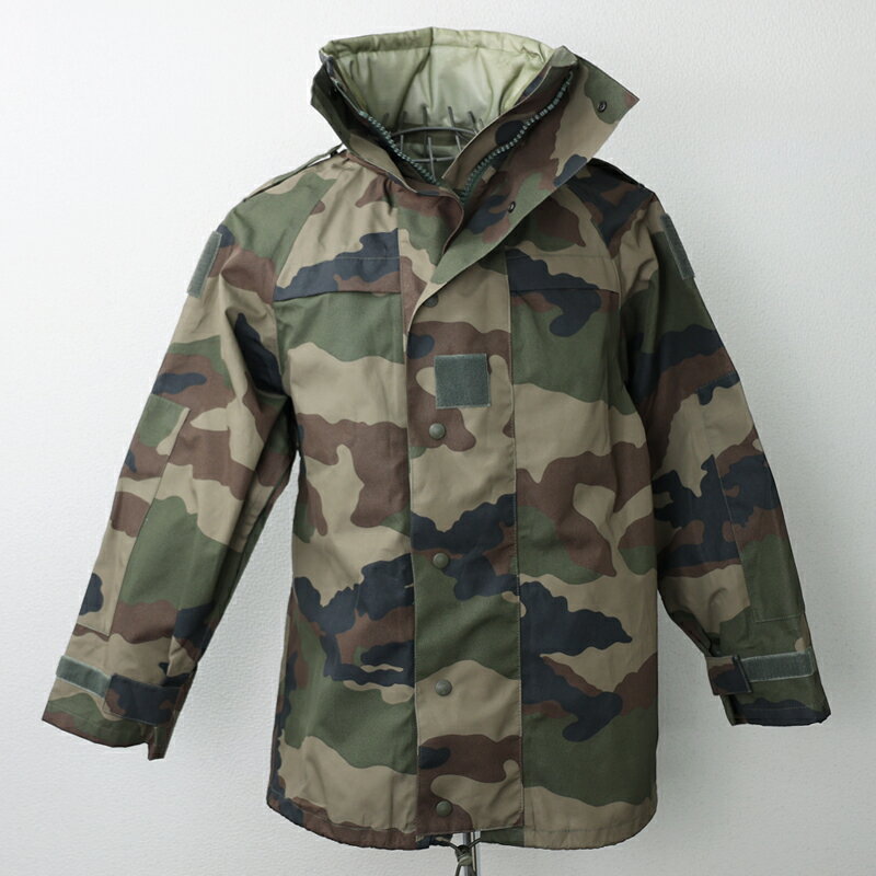 フランス軍. CCE迷彩 WATERPROOFパーカー 《実物 USED》 フランス FRA 軍モノ 軍放出品 サープラス CCE 迷彩 WATERPROOF ミリタリー ジャケット パーカー 登山 アウトドア 防水 防風 エスアンドグラフ