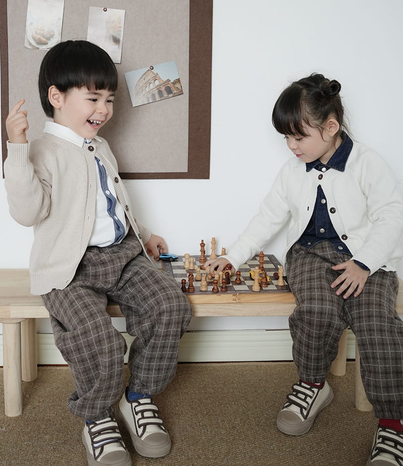 Rakuten - 韓国子供服 こども服 女の子 ベビー カーディガン ベージュ グレー キッズ 秋服 キッズ アウター ニート 防寒 長袖 春秋 ニート ボタン 可愛い ジュニア 子ども セーター かわいい 無地 ジュニア 子ども 子供服 幼稚園 小学生 通園 可愛いあったか 入学式 卒園式 通学