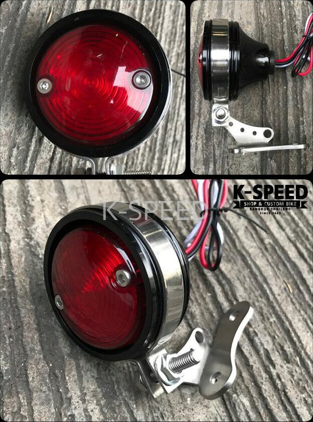 【予約販売商品】K-SPEED ビンテージスタイル テールランプ ブレーキライト バイク カスタムパーツ 汎用型番TA-001 レブル レブル250 レブル500 MC49 PC60 タイ発の人気ブランドK-SPEEDのビンテージスタイルテールランプ。バイクカスタムに最適、汎用ブレーキライト。予約販売につき12〜14日でお届け！ K-SPEED 正規販売店Official K-SPEED Dealer商品情報【商品説明】タイの人気カスタムパーツブランドK-SPEEDが手掛ける、ビンテージスタイルのテールランプです。クラシックな雰囲気を演出するデザインは、様々なバイクのカスタムに最適で、愛車に独自の個性を加えます。汎用性の高い設計となっており、スタイリッシュで高品質なK-SPEEDパーツで、理想のバイクカスタムをお楽しみください。【カラー】商品画像参照【適合】汎用（多くの車種に対応）【特徴】・クラシックな雰囲気を引き立てるビンテージスタイルのデザイン・バイクのカスタムに最適な汎用設計・タイ発の有名ブランドK-SPEEDによる高いデザイン性・愛車のリア周りをすっきりと印象的に演出【メーカー】K-SPEED（Kスピード）タイ発の人気バイクカスタムパーツブランド。GB350・Rebel・Monkey125など人気車種のカスタムパーツを豊富に展開。【ご注意】・予約販売のためご注文後12〜14日でのお届けとなります・海外製品のため商品・箱に多少の傷・凹みがある場合があります・取り付けは自己責任でお願いします※販売元の都合により、ご注文後にキャンセルとなる場合がございます。 5