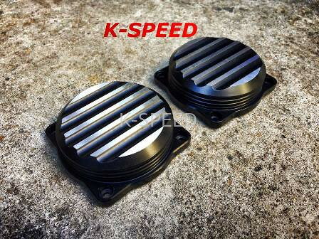 【予約販売商品】K-SPEED トライアンフ用 キャブレターカバー バイク カスタムパーツ Triumph Carburetor Cover 適合車種汎用型 タイ発K-SPEEDのトライアンフ用キャブレターカバー！予約販売で12〜14日でお届け、バイクカスタムを格上げする人気パーツです。 K-SPEED 正規販売店Official K-SPEED Dealer商品情報【商品説明】タイのカスタムバイクブランドK-SPEEDが手掛ける、トライアンフ用キャブレターカバーです。精巧なデザインでエンジン周りの質感を高め、洗練されたカスタムスタイルを実現します。耐久性に優れた素材を採用しており、バイクのドレスアップパーツとして非常に人気の高いアイテムです。【カラー】商品画像参照【適合】トライアンフ（汎用型）【特徴】・バイクのエンジン周りをスタイリッシュに引き締めるカスタムデザイン・K-SPEEDならではの高品質な仕上げで愛車のルックスを向上・取り付けが容易で、手軽にオリジナリティを演出可能・耐久性とデザイン性を兼ね備えたバイク用カスタムパーツ【メーカー】K-SPEED（Kスピード）タイ発の人気バイクカスタムパーツブランド。GB350・Rebel・Monkey125など人気車種のカスタムパーツを豊富に展開。【ご注意】・予約販売のためご注文後12〜14日でのお届けとなります・海外製品のため商品・箱に多少の傷・凹みがある場合があります・取り付けは自己責任でお願いします※販売元の都合により、ご注文後にキャンセルとなる場合がございます。 5