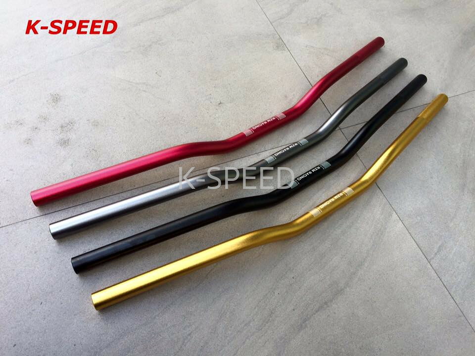 【予約販売商品】K-SPEED RZM Racing セパレートハンドル ロータイプ バイク カスタムパーツ タイ発人気ブランドK-SPEEDのRZM Racingセパレートハンドル！ロータイプでバイクカスタムを極める、予約販売12〜14日でお届け。 商品情報【商品説明】K-SPEEDが手掛ける「RZM Racing」シリーズより、スタイリッシュなセパレートハンドル（ロータイプ）が登場しました。バイクのフロント周りをよりスポーティかつ攻撃的なルックスへと昇華させる、こだわりのカスタムパーツです。タイのカスタムシーンで絶大な支持を集めるK-SPEEDならではの洗練されたデザインで、愛車のカスタマイズを一段と引き立てます。【カラー】商品画像参照【適合】汎用タイプ（ハンドル径等の詳細は現車をご確認ください）【特徴】・低く構えたロータイプ設計により、レーシーなライディングポジションを実現・高品質な素材を採用し、耐久性と操作性を両立させた設計・車両のカスタムスタイルを大きく変えるインパクトのあるデザイン・K-SPEEDブランドによる信頼のクオリティと細部へのこだわり・愛車のシルエットをシャープに見せ、ストリートでの存在感を高めます【メーカー】K-SPEED（Kスピード）タイ発の人気バイクカスタムパーツブランド。GB350・Rebel・Monkey125など人気車種のカスタムパーツを豊富に展開。【ご注意】・予約販売のためご注文後12〜14日でのお届けとなります・海外製品のため商品・箱に多少の傷・凹みがある場合があります・取り付けは自己責任でお願いします※販売元の都合により、ご注文後にキャンセルとなる場合がございます。 5