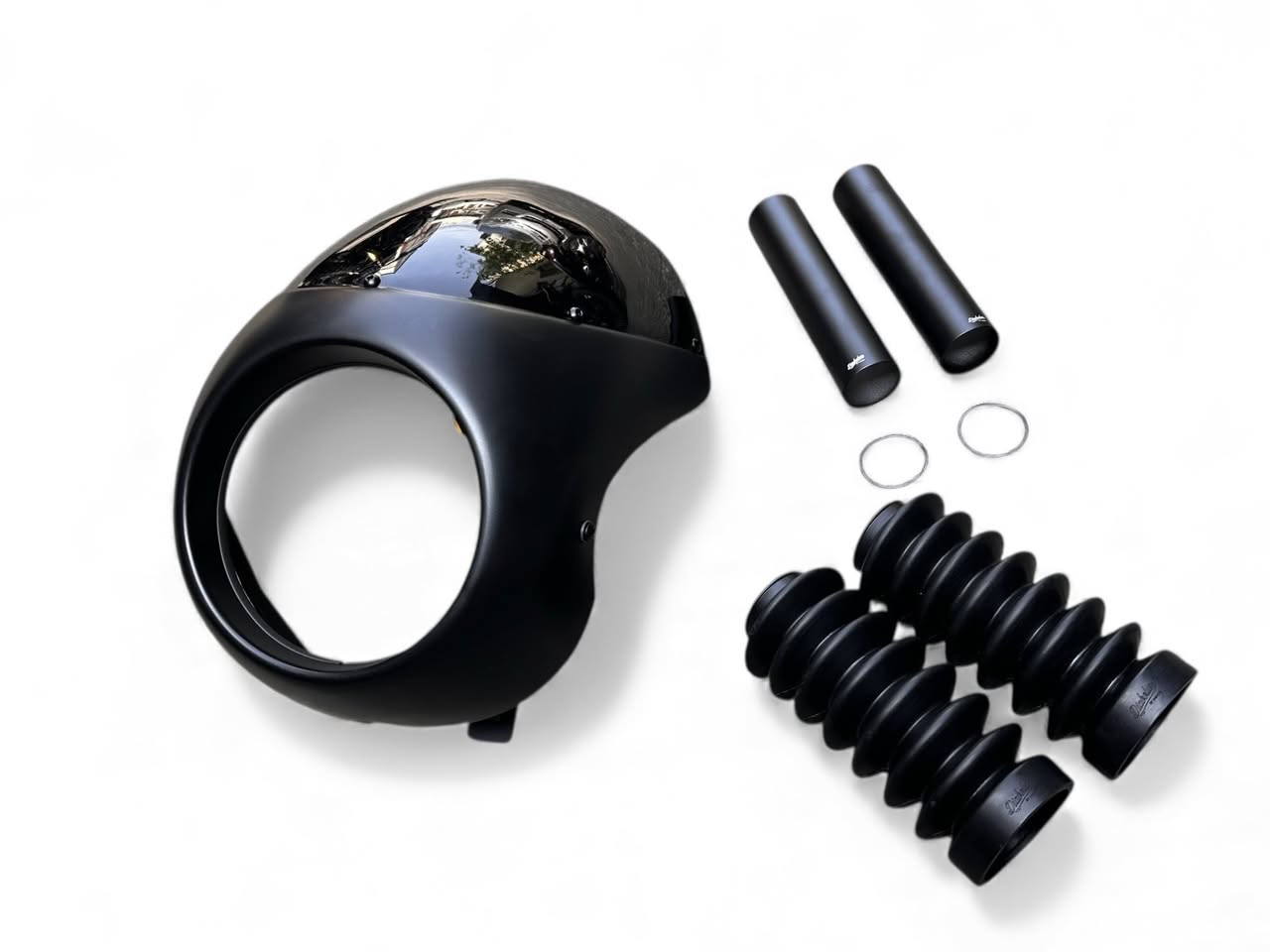 【予約販売商品】K-SPEED ヘッドライトカバー 3点セット KE05 カワサキ エリミネーター 400 450 500 バイク カスタムパーツ エリミネーター400 【予約販売12〜14日でお届け】タイ発K-SPEED製エリミネーター400/450/500用ヘッドライトカバー3点セット！バイクカスタムの決定版。 K-SPEED 正規販売店Official K-SPEED Dealer商品情報【商品説明】タイの人気バイクカスタムブランド「K-SPEED」による、カワサキ エリミネーター専用のヘッドライトカバー3点セットです。無骨でスタイリッシュなデザインが、愛車のフロントマスクをよりアグレッシブに引き立てます。K-SPEEDパーツならではの高品質な仕上がりで、他にはない自分だけのカスタムを楽しみたい方におすすめです。取り付けにはネジやドライバー等の工具が必要となる中級者向けの製品です。【カラー】商品画像参照【適合】カワサキエリミネーター 400エリミネーター 450エリミネーター 500（2023年式〜）【特徴】・精悍なフロントマスクを演出する3ピース構成のヘッドライトカバー・K-SPEEDブランドならではのスタイリッシュなデザイン・愛車の個性を引き立てるバイクカスタムに最適なパーツ・車両の雰囲気をガラリと変えるドレスアップ効果・2023年以降のエリミネーター各モデルに適合する専用設計【メーカー】K-SPEED（Kスピード）タイ発の人気バイクカスタムパーツブランド。GB350・Rebel・Monkey125など人気車種のカスタムパーツを豊富に展開。【ご注意】・予約販売のためご注文後12〜14日でのお届けとなります・海外製品のため商品・箱に多少の傷・凹みがある場合があります・取り付けは自己責任でお願いします※販売元の都合により、ご注文後にキャンセルとなる場合がございます。 5