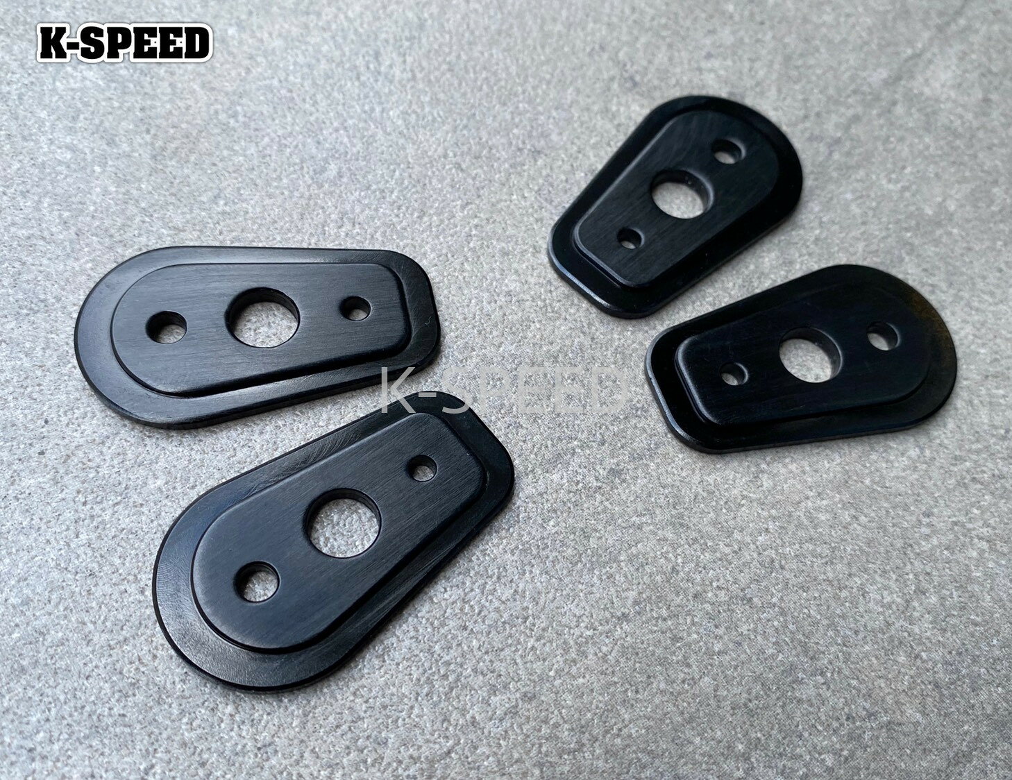 【予約販売商品】K-SPEED ウインカープレート CNCアルミ製 ブラック バイク カスタムパーツ 汎用 K-SPEEDタイ発人気ブランドのウインカープレート！CNCアルミ製でバイクカスタムを格上げ。予約販売12〜14日でお届けします。 K-SPEED 正規販売店Official K-SPEED Dealer商品情報【商品説明】タイ発の人気ブランドK-SPEED製のCNCアルミウインカープレートです。高品質なアルミ削り出し素材を採用しており、バイクのカスタムパーツとして足回りをスタイリッシュに引き締めます。耐久性とデザイン性を兼ね備え、愛車の外観をより一層魅力的に演出するこだわりの一品です。【カラー】ブラック【適合】K-SPEED取り扱い車種全般（汎用）※詳細な適合については形状をご確認ください【特徴】・質感の高いCNCアルミ削り出し加工による高級感ある仕上がり・耐久性に優れたアルミ素材を採用し、長期間の使用にも対応・シンプルかつ洗練されたデザインで、バイクのカスタムスタイルを向上・取り付けが容易で、DIYでのドレスアップにも最適・K-SPEEDブランドならではの精密な造形で、カスタムバイクの完成度を高めます【メーカー】K-SPEED（Kスピード）タイ発の人気バイクカスタムパーツブランド。GB350・Rebel・Monkey125など人気車種のカスタムパーツを豊富に展開。【ご注意】・予約販売のためご注文後12〜14日でのお届けとなります・海外製品のため商品・箱に多少の傷・凹みがある場合があります・取り付けは自己責任でお願いします※販売元の都合により、ご注文後にキャンセルとなる場合がございます。 5