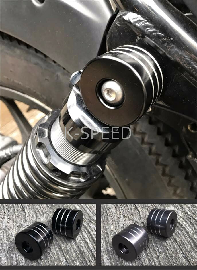 【予約販売商品】K-SPEED リアサスペンションカバー Rebel 300/500用 CNCアルミ製 バイク カスタムパーツ ドレスアップパーツ レブル レブル500 PC60 K-SPEEDタイ発の人気ブランド！Rebel 300/500用リアサスペンションカバーでバイクカスタム、予約販売につき12〜14日でお届けします。 K-SPEED 正規販売店Official K-SPEED Dealer商品情報【商品説明】タイのカスタムパーツブランドK-SPEEDによる、Rebel 300/500専用のリアサスペンションカバーです。高品質なCNCアルミ削り出し素材を使用しており、装着するだけで足回りに重厚感と高級感を与えます。バイクのカスタムにこだわりたいオーナー様必見の、ドレスアップ効果抜群のアイテムです。【カラー】商品画像参照【適合】Honda Rebel 300Honda Rebel 500【特徴】・CNCアルミ削り出しによる高精度で洗練されたデザイン・純正サスペンションの雰囲気を一変させるドレスアップパーツ・耐久性に優れたアルミ素材を採用し、愛車の質感を向上・K-SPEEDならではのスタイリッシュな外観でカスタムを強調・Rebel専用設計のため、愛車にマッチするスマートな装着感【メーカー】K-SPEED（Kスピード）タイ発の人気バイクカスタムパーツブランド。GB350・Rebel・Monkey125など人気車種のカスタムパーツを豊富に展開。【ご注意】・予約販売のためご注文後12〜14日でのお届けとなります・海外製品のため商品・箱に多少の傷・凹みがある場合があります・取り付けは自己責任でお願いします※販売元の都合により、ご注文後にキャンセルとなる場合がございます。 5