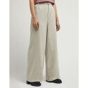 Lee リー ファッション パンツ チノパンツ Relaxed Chino カラー:Salina Stone■ご注文の際は、必ずご確認ください。※こちらの商品は海外からのお取り寄せ商品となりますので、ご入金確認後、商品お届けまで3から5週間程度お時間を頂いております。※高額商品(3万円以上)は、代引きでの発送をお受けできません。※ご注文後にお客様へ「注文確認のメール」をお送りいたします。それ以降のキャンセル、サイズ交換、返品はできませんので、あらかじめご了承願います。また、ご注文をいただいてからの発注となる為、メーカー在庫切れ等により商品がご用意できない場合がございます。その際には早急にキャンセル、ご返金いたします。※海外輸入の為、遅延が発生する場合や出荷段階での付属品の箱つぶれ、細かい傷や汚れ等が発生する場合がございます。※商品ページのサイズ表は海外サイズを日本サイズに換算した一般的なサイズとなりメーカー・商品によってはサイズが異なる場合もございます。サイズ表は参考としてご活用ください。Lee リー ファッション パンツ チノパンツ Relaxed Chino カラー:Salina Stone