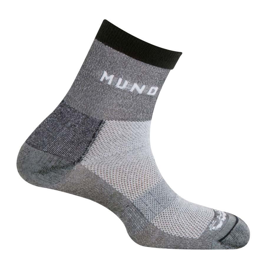 Mund socks ムント ソックス ファッション 靴下 靴下 Cross Mountain カラー:Grey■ご注文の際は、必ずご確認ください。※こちらの商品は海外からのお取り寄せ商品となりますので、ご入金確認後、商品お届けまで3から5週間程度お時間を頂いております。※高額商品(3万円以上)は、代引きでの発送をお受けできません。※ご注文後にお客様へ「注文確認のメール」をお送りいたします。それ以降のキャンセル、サイズ交換、返品はできませんので、あらかじめご了承願います。また、ご注文をいただいてからの発注となる為、メーカー在庫切れ等により商品がご用意できない場合がございます。その際には早急にキャンセル、ご返金いたします。※海外輸入の為、遅延が発生する場合や出荷段階での付属品の箱つぶれ、細かい傷や汚れ等が発生する場合がございます。※商品ページのサイズ表は海外サイズを日本サイズに換算した一般的なサイズとなりメーカー・商品によってはサイズが異なる場合もございます。サイズ表は参考としてご活用ください。Mund socks ムント ソックス ファッション 靴下 靴下 Cross Mountain カラー:Grey