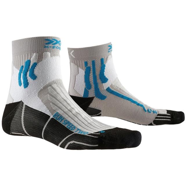 X-SOCKS エックス ソックス ファッション 靴下 靴下 Running Speed Two カラー:Pearl Grey / Opal Black■ご注文の際は、必ずご確認ください。※こちらの商品は海外からのお取り寄せ商品となりますので、ご入金確認後、商品お届けまで3から5週間程度お時間を頂いております。※高額商品(3万円以上)は、代引きでの発送をお受けできません。※ご注文後にお客様へ「注文確認のメール」をお送りいたします。それ以降のキャンセル、サイズ交換、返品はできませんので、あらかじめご了承願います。また、ご注文をいただいてからの発注となる為、メーカー在庫切れ等により商品がご用意できない場合がございます。その際には早急にキャンセル、ご返金いたします。※海外輸入の為、遅延が発生する場合や出荷段階での付属品の箱つぶれ、細かい傷や汚れ等が発生する場合がございます。※商品ページのサイズ表は海外サイズを日本サイズに換算した一般的なサイズとなりメーカー・商品によってはサイズが異なる場合もございます。サイズ表は参考としてご活用ください。X-SOCKS エックス ソックス ファッション 靴下 靴下 Running Speed Two カラー:Pearl Grey / Opal Black