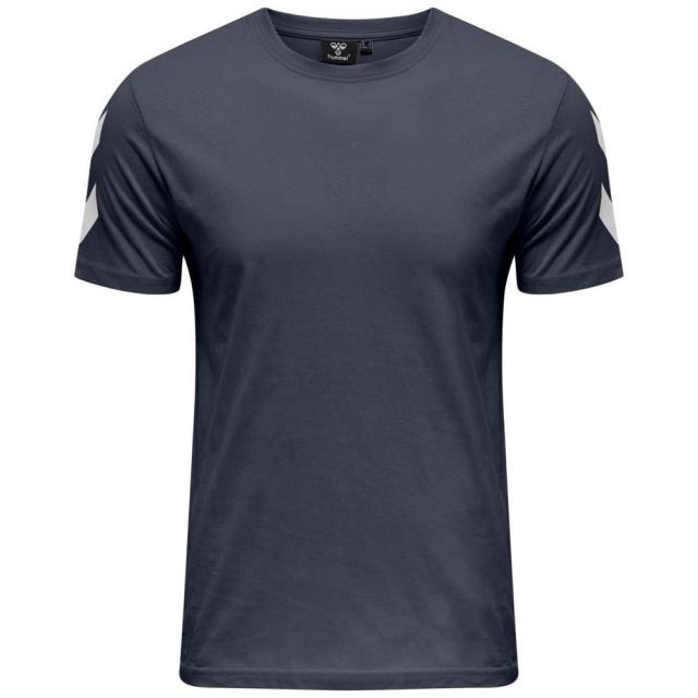 Hummel ヒュンメル ファッション Tシャツ 半袖Tシャツ Legacy Chevron カラー:Blue Nights■ご注文の際は、必ずご確認ください。※こちらの商品は海外からのお取り寄せ商品となりますので、ご入金確認後、商品お届けまで3から5週間程度お時間を頂いております。※高額商品(3万円以上)は、代引きでの発送をお受けできません。※ご注文後にお客様へ「注文確認のメール」をお送りいたします。それ以降のキャンセル、サイズ交換、返品はできませんので、あらかじめご了承願います。また、ご注文をいただいてからの発注となる為、メーカー在庫切れ等により商品がご用意できない場合がございます。その際には早急にキャンセル、ご返金いたします。※海外輸入の為、遅延が発生する場合や出荷段階での付属品の箱つぶれ、細かい傷や汚れ等が発生する場合がございます。※商品ページのサイズ表は海外サイズを日本サイズに換算した一般的なサイズとなりメーカー・商品によってはサイズが異なる場合もございます。サイズ表は参考としてご活用ください。Hummel ヒュンメル ファッション Tシャツ 半袖Tシャツ Legacy Chevron カラー:Blue Nights