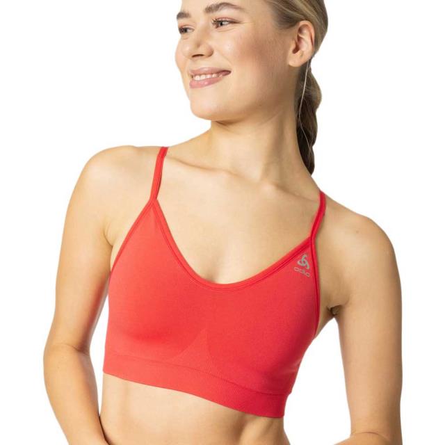 Odlo オドロ ファッション トップス スポーツブラ Seamless Soft カラー:Chinese Red / Sundried Tomato■ご注文の際は、必ずご確認ください。※こちらの商品は海外からのお取り寄せ商品となりますので、ご入金確認後、商品お届けまで3から5週間程度お時間を頂いております。※高額商品(3万円以上)は、代引きでの発送をお受けできません。※ご注文後にお客様へ「注文確認のメール」をお送りいたします。それ以降のキャンセル、サイズ交換、返品はできませんので、あらかじめご了承願います。また、ご注文をいただいてからの発注となる為、メーカー在庫切れ等により商品がご用意できない場合がございます。その際には早急にキャンセル、ご返金いたします。※海外輸入の為、遅延が発生する場合や出荷段階での付属品の箱つぶれ、細かい傷や汚れ等が発生する場合がございます。※商品ページのサイズ表は海外サイズを日本サイズに換算した一般的なサイズとなりメーカー・商品によってはサイズが異なる場合もございます。サイズ表は参考としてご活用ください。Odlo オドロ ファッション トップス スポーツブラ Seamless Soft カラー:Chinese Red / Sundried Tomato