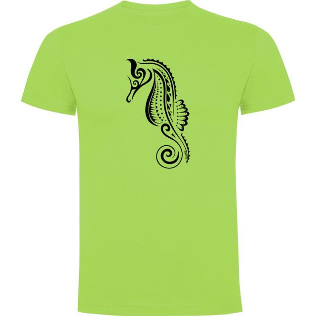Kruskis クルスキス スポーツウェア ウェットスーツ 半袖Tシャツ Seahorse Tribal カラー:Light Green■ご注文の際は、必ずご確認ください。※こちらの商品は海外からのお取り寄せ商品となりますので、ご入金確認後、商品お届けまで3から5週間程度お時間を頂いております。※高額商品(3万円以上)は、代引きでの発送をお受けできません。※ご注文後にお客様へ「注文確認のメール」をお送りいたします。それ以降のキャンセル、サイズ交換、返品はできませんので、あらかじめご了承願います。また、ご注文をいただいてからの発注となる為、メーカー在庫切れ等により商品がご用意できない場合がございます。その際には早急にキャンセル、ご返金いたします。※海外輸入の為、遅延が発生する場合や出荷段階での付属品の箱つぶれ、細かい傷や汚れ等が発生する場合がございます。※商品ページのサイズ表は海外サイズを日本サイズに換算した一般的なサイズとなりメーカー・商品によってはサイズが異なる場合もございます。サイズ表は参考としてご活用ください。Kruskis クルスキス スポーツウェア ウェットスーツ 半袖Tシャツ Seahorse Tribal カラー:Light Green