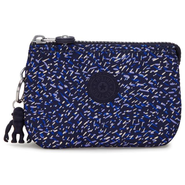 Kipling キプリング バッグ バッグ 筆入れ Creativity S カラー:Cosmic Navy■ご注文の際は、必ずご確認ください。※こちらの商品は海外からのお取り寄せ商品となりますので、ご入金確認後、商品お届けまで3から5週間程度お時間を頂いております。※高額商品(3万円以上)は、代引きでの発送をお受けできません。※ご注文後にお客様へ「注文確認のメール」をお送りいたします。それ以降のキャンセル、サイズ交換、返品はできませんので、あらかじめご了承願います。また、ご注文をいただいてからの発注となる為、メーカー在庫切れ等により商品がご用意できない場合がございます。その際には早急にキャンセル、ご返金いたします。※海外輸入の為、遅延が発生する場合や出荷段階での付属品の箱つぶれ、細かい傷や汚れ等が発生する場合がございます。※商品ページのサイズ表は海外サイズを日本サイズに換算した一般的なサイズとなりメーカー・商品によってはサイズが異なる場合もございます。サイズ表は参考としてご活用ください。Kipling キプリング バッグ バッグ 筆入れ Creativity S カラー:Cosmic Navy