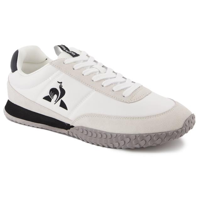 Le coq sportif ル コック スポルティフ スポーツシューズ スポーツシューズ トレーナー 2320395 Veloce II Sport カラー:Optical White / Black■ご注文の際は、必ずご確認ください。※こちらの商品は海外からのお取り寄せ商品となりますので、ご入金確認後、商品お届けまで3から5週間程度お時間を頂いております。※高額商品(3万円以上)は、代引きでの発送をお受けできません。※ご注文後にお客様へ「注文確認のメール」をお送りいたします。それ以降のキャンセル、サイズ交換、返品はできませんので、あらかじめご了承願います。また、ご注文をいただいてからの発注となる為、メーカー在庫切れ等により商品がご用意できない場合がございます。その際には早急にキャンセル、ご返金いたします。※海外輸入の為、遅延が発生する場合や出荷段階での付属品の箱つぶれ、細かい傷や汚れ等が発生する場合がございます。※商品ページのサイズ表は海外サイズを日本サイズに換算した一般的なサイズとなりメーカー・商品によってはサイズが異なる場合もございます。サイズ表は参考としてご活用ください。Le coq sportif ル コック スポルティフ スポーツシューズ スポーツシューズ トレーナー 2320395 Veloce II Sport カラー:Optical White / Black