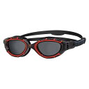 Zoggs ゾグス スポーツ用品 スキー・ゴーグル 偏光スイミングゴーグル Predator Flex カラー:Black Red / Polarized Smoke■ご注文の際は、必ずご確認ください。※こちらの商品は海外からのお取り寄せ商品となりますので、ご入金確認後、商品お届けまで3から5週間程度お時間を頂いております。※高額商品(3万円以上)は、代引きでの発送をお受けできません。※ご注文後にお客様へ「注文確認のメール」をお送りいたします。それ以降のキャンセル、サイズ交換、返品はできませんので、あらかじめご了承願います。また、ご注文をいただいてからの発注となる為、メーカー在庫切れ等により商品がご用意できない場合がございます。その際には早急にキャンセル、ご返金いたします。※海外輸入の為、遅延が発生する場合や出荷段階での付属品の箱つぶれ、細かい傷や汚れ等が発生する場合がございます。※商品ページのサイズ表は海外サイズを日本サイズに換算した一般的なサイズとなりメーカー・商品によってはサイズが異なる場合もございます。サイズ表は参考としてご活用ください。Zoggs ゾグス スポーツ用品 スキー・ゴーグル 偏光スイミングゴーグル Predator Flex カラー:Black Red / Polarized Smoke