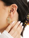 エイソス エイソス ASOS DESIGN hoop earrings with textured wave design in gold tone レディース