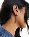 GC\X ASOS DESIGN drop earrings with molten wiggle detail in silver tone fB[X