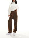 ASOS DESIGN エイソス ファッション パンツ ASOS DESIGN seamed high waist trousers in brown カラー:Brown■ご注文の際は、必ずご確認ください。※こちらの商品は海外からのお取り寄せ商品となりますので、ご入金確認後、商品お届けまで3から5週間程度お時間を頂いております。※高額商品(3万円以上)は、代引きでの発送をお受けできません。※ご注文後にお客様へ「注文確認のメール」をお送りいたします。それ以降のキャンセル、サイズ交換、返品はできませんので、あらかじめご了承願います。また、ご注文をいただいてからの発注となる為、メーカー在庫切れ等により商品がご用意できない場合がございます。その際には早急にキャンセル、ご返金いたします。※海外輸入の為、遅延が発生する場合や出荷段階での付属品の箱つぶれ、細かい傷や汚れ等が発生する場合がございます。※商品ページのサイズ表は海外サイズを日本サイズに換算した一般的なサイズとなりメーカー・商品によってはサイズが異なる場合もございます。サイズ表は参考としてご活用ください。ASOS DESIGN エイソス ファッション パンツ ASOS DESIGN seamed high waist trousers in brown カラー:Brown