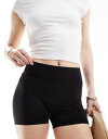 Pieces seamless mini legging shorts in black ǥ