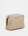 ASOS DESIGN エイソス バッグ ポーチ ASOS DESIGN soft wash bag with contrast zip in stone カラー:STONE■ご注文の際は、必ずご確認ください。※こちらの商品は海外からのお取り寄せ商品となりますので、ご入金確認後、商品お届けまで3から5週間程度お時間を頂いております。※高額商品(3万円以上)は、代引きでの発送をお受けできません。※ご注文後にお客様へ「注文確認のメール」をお送りいたします。それ以降のキャンセル、サイズ交換、返品はできませんので、あらかじめご了承願います。また、ご注文をいただいてからの発注となる為、メーカー在庫切れ等により商品がご用意できない場合がございます。その際には早急にキャンセル、ご返金いたします。※海外輸入の為、遅延が発生する場合や出荷段階での付属品の箱つぶれ、細かい傷や汚れ等が発生する場合がございます。※商品ページのサイズ表は海外サイズを日本サイズに換算した一般的なサイズとなりメーカー・商品によってはサイズが異なる場合もございます。サイズ表は参考としてご活用ください。ASOS DESIGN エイソス バッグ ポーチ ASOS DESIGN soft wash bag with contrast zip in stone カラー:STONE