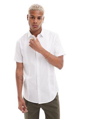 エイソス エイソス ASOS DESIGN smart short sleeve slim shirt with pleating in white メンズ
