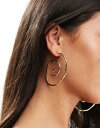 エイソス エイソス ASOS DESIGN 66mm hoop earrings with swirl design in gold tone レディース