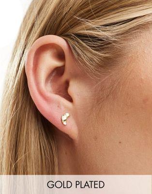 Kingsley Ryan gold plated hammered moon stud earrings in gold ǥ