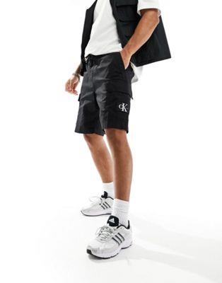 Х󥯥饤 Calvin Klein Jeans washed cargo shorts in black 