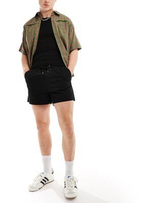 Reclaimed Vintage chino short in black メンズ