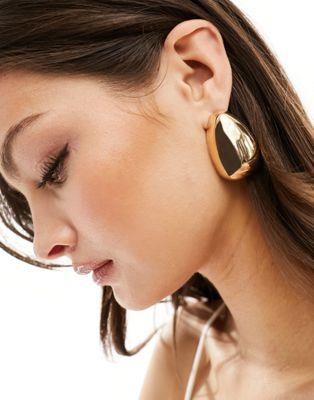 エイソス ASOS DESIGN stud earrings with oversized teardrop design in gold tone レディース