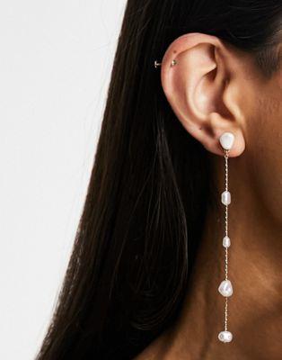 エイソス エイソス ASOS DESIGN drop earrings with pearl and chain design in gold tone レディース