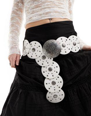 ASOS DESIGN エイソス アクセサリー小物 ベルト ASOS DESIGN studded disc detail waist and hip belt in white カラー:white■ご注文の際は、必ずご確認ください。※こちらの商品は海外からのお取り寄せ商品となりますので、ご入金確認後、商品お届けまで3から5週間程度お時間を頂いております。※高額商品(3万円以上)は、代引きでの発送をお受けできません。※ご注文後にお客様へ「注文確認のメール」をお送りいたします。それ以降のキャンセル、サイズ交換、返品はできませんので、あらかじめご了承願います。また、ご注文をいただいてからの発注となる為、メーカー在庫切れ等により商品がご用意できない場合がございます。その際には早急にキャンセル、ご返金いたします。※海外輸入の為、遅延が発生する場合や出荷段階での付属品の箱つぶれ、細かい傷や汚れ等が発生する場合がございます。※商品ページのサイズ表は海外サイズを日本サイズに換算した一般的なサイズとなりメーカー・商品によってはサイズが異なる場合もございます。サイズ表は参考としてご活用ください。ASOS DESIGN エイソス アクセサリー小物 ベルト ASOS DESIGN studded disc detail waist and hip belt in white カラー:white