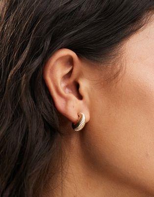 デザインビー DesignB London twisted mini hoop earrings in gold レディース