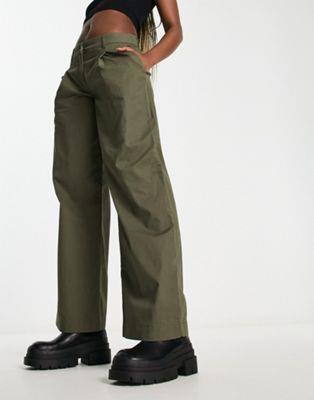 Monki ファッション パンツ Monki wide leg trousers in khaki カラー:Khaki■ご注文の際は、必ずご確認ください。※こちらの商品は海外からのお取り寄せ商品となりますので、ご入金確認後、商品お届けまで3から5週間程度お時間を頂いております。※高額商品(3万円以上)は、代引きでの発送をお受けできません。※ご注文後にお客様へ「注文確認のメール」をお送りいたします。それ以降のキャンセル、サイズ交換、返品はできませんので、あらかじめご了承願います。また、ご注文をいただいてからの発注となる為、メーカー在庫切れ等により商品がご用意できない場合がございます。その際には早急にキャンセル、ご返金いたします。※海外輸入の為、遅延が発生する場合や出荷段階での付属品の箱つぶれ、細かい傷や汚れ等が発生する場合がございます。※商品ページのサイズ表は海外サイズを日本サイズに換算した一般的なサイズとなりメーカー・商品によってはサイズが異なる場合もございます。サイズ表は参考としてご活用ください。Monki ファッション パンツ Monki wide leg trousers in khaki カラー:Khaki